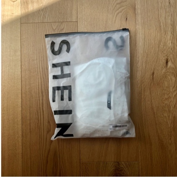 NWT SHEIN White Eyelet Sleeveless Blouse -  XS - Picture 13 of 13